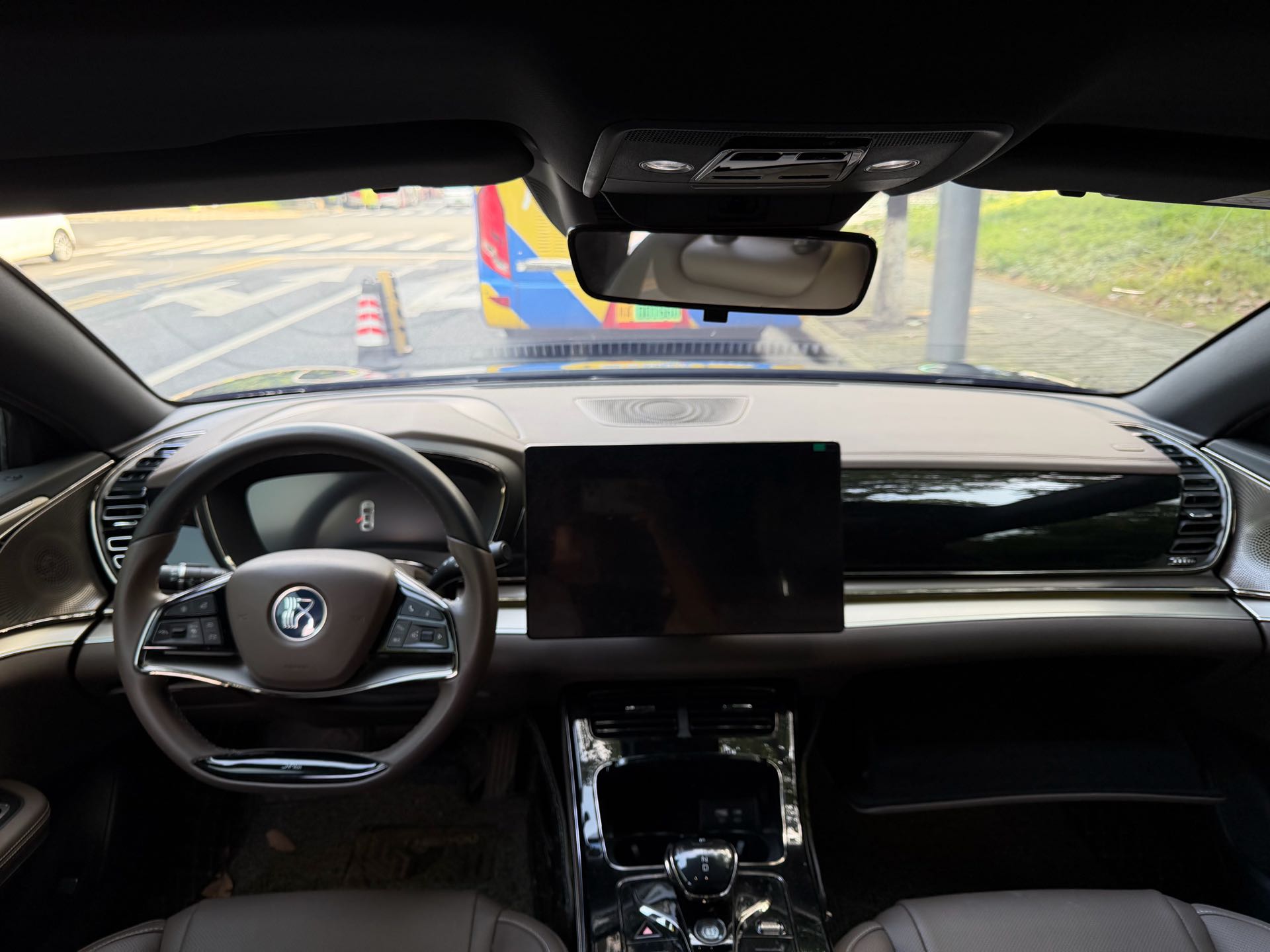 BYD Han 2023 car image #17
