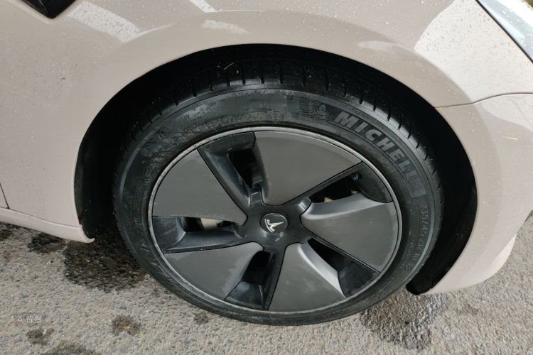 Tesla Model 3 2022 car image #9