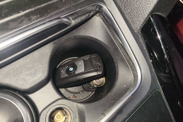 BMW 3 Series 2017 #9 BMW 3 Series 2017 car image #9