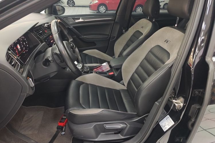 Volkswagen Golf 2020 car image #15