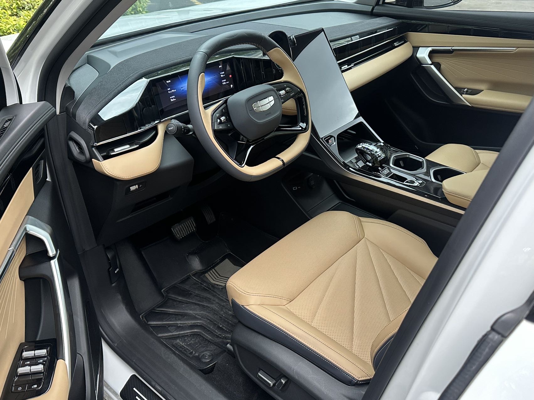 GEELY Boyue L 2023 car image #4