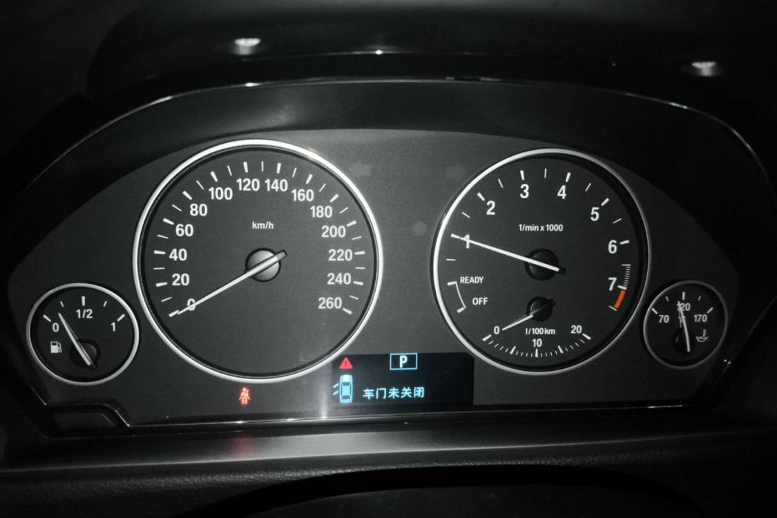 BMW 3 Series 2017 immagine di auto #24