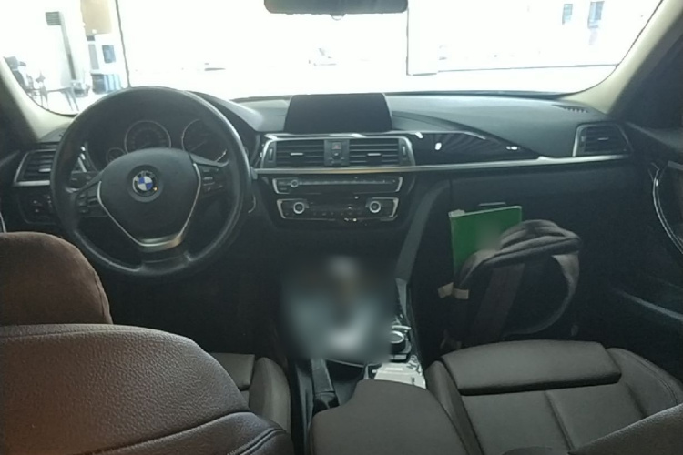 BMW 3 Series 2018 car image #11