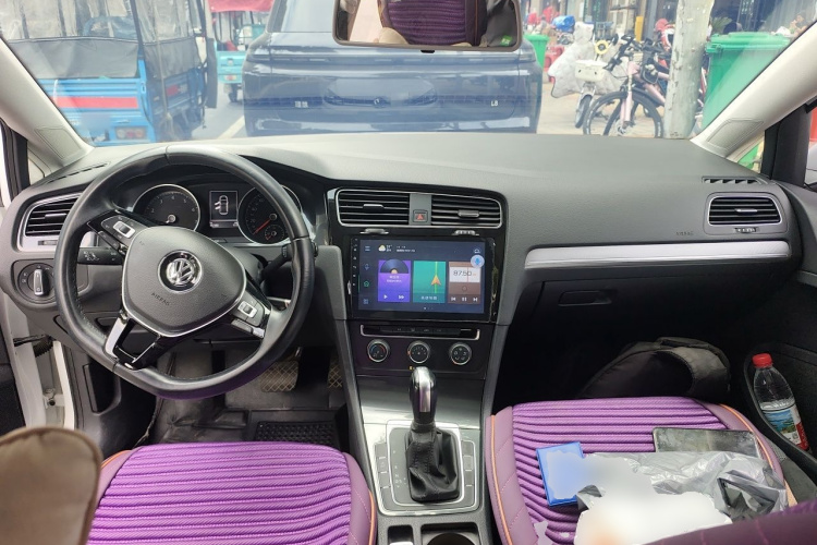Volkswagen Golf 2018 car image #7
