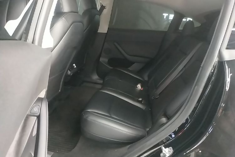 Tesla Model Y 2023 immagine di auto #17