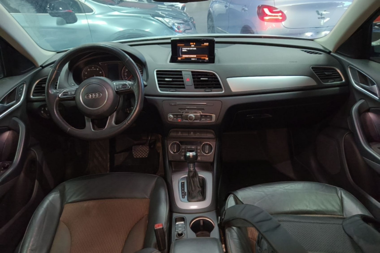 Audi Q3 2017 car image #10