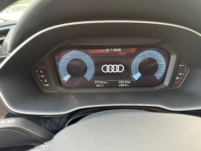 Audi Q3 2022 car image #5