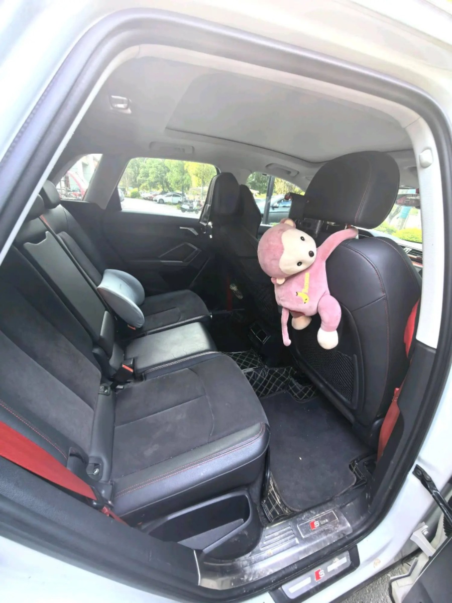 Audi Q3 2022 car image #5