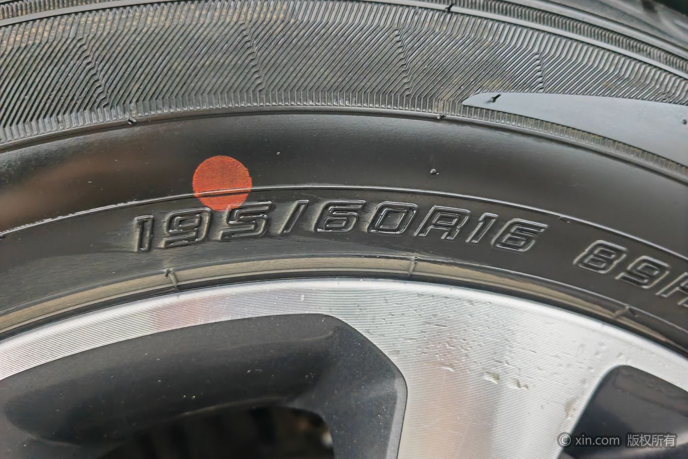 2016 car image #25