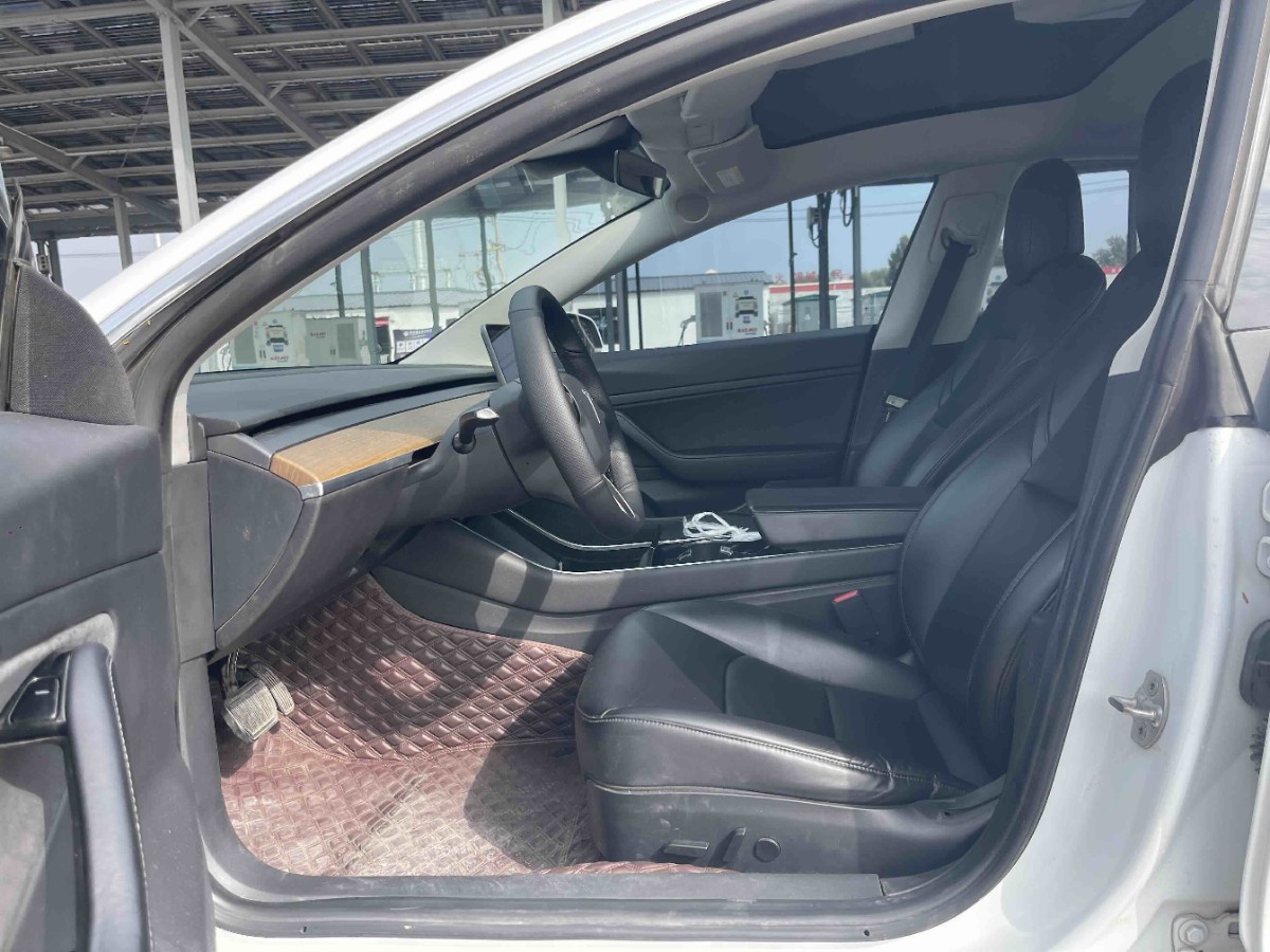 Tesla Model 3 2020 صورة سيارة #4