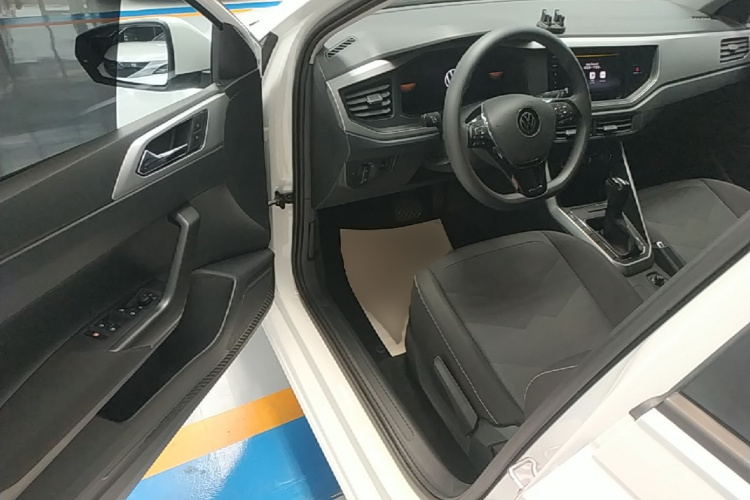 Volkswagen Polo 2023 car image #16