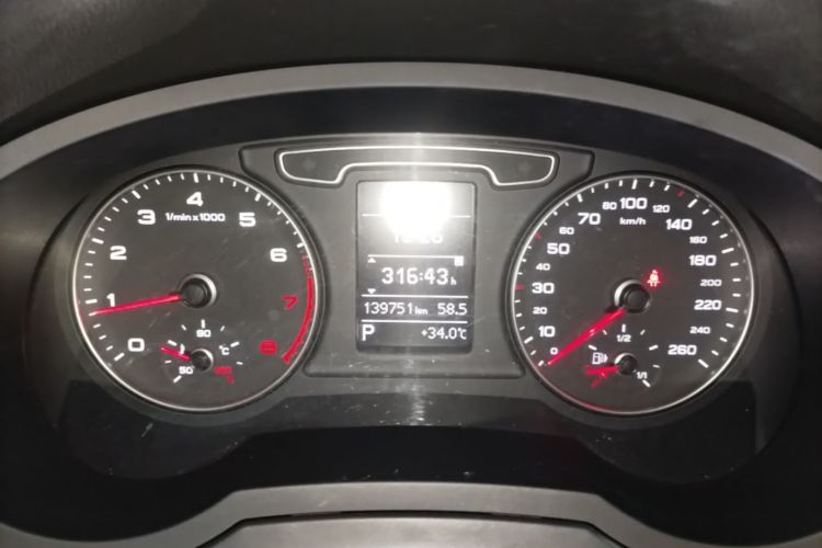 Audi Q3 2015 car image #16