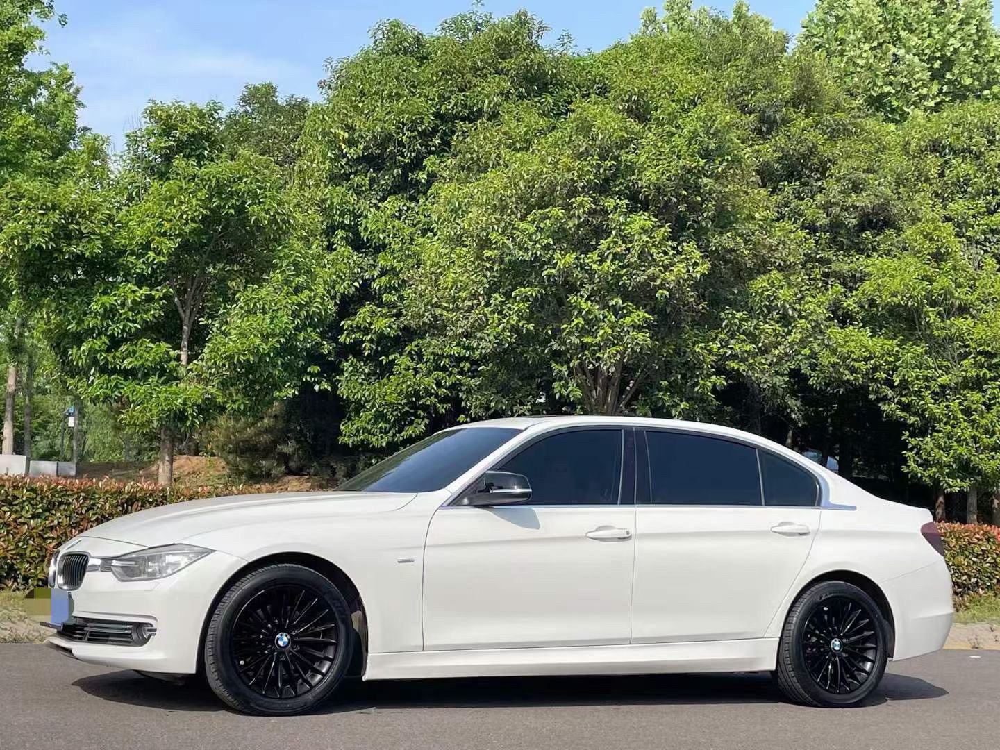 BMW 3 Series 2014 BMW 3 Series 2014 car image