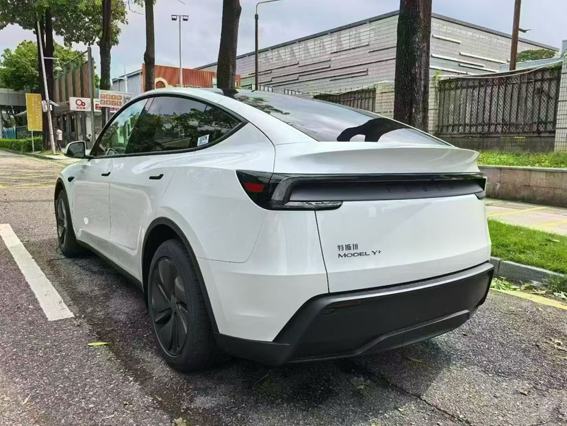 Tesla Model Y 2026 car image #9