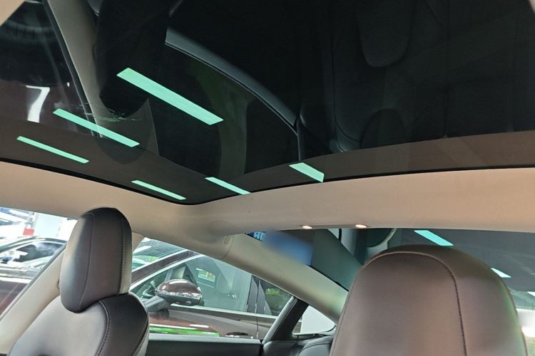 Tesla Model 3 2023 car image #20