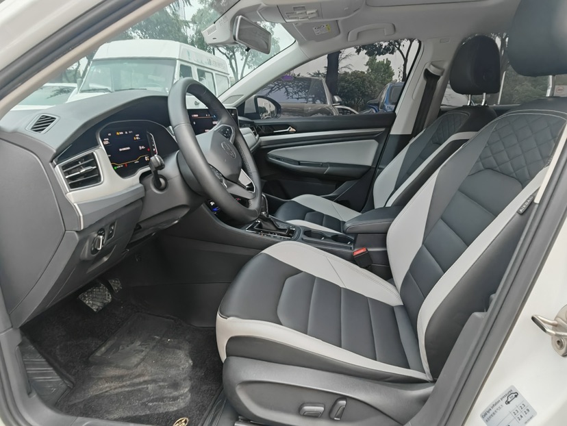 Volkswagen Bora 2023 immagine di auto #3