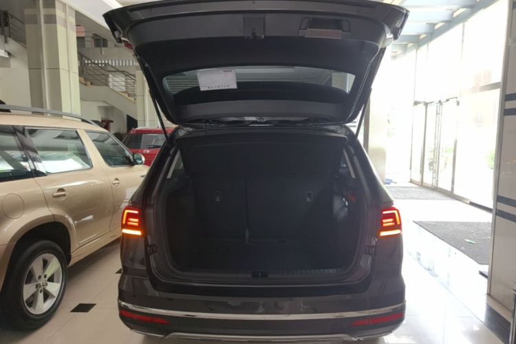 Volkswagen Tharu 2018 car image #26