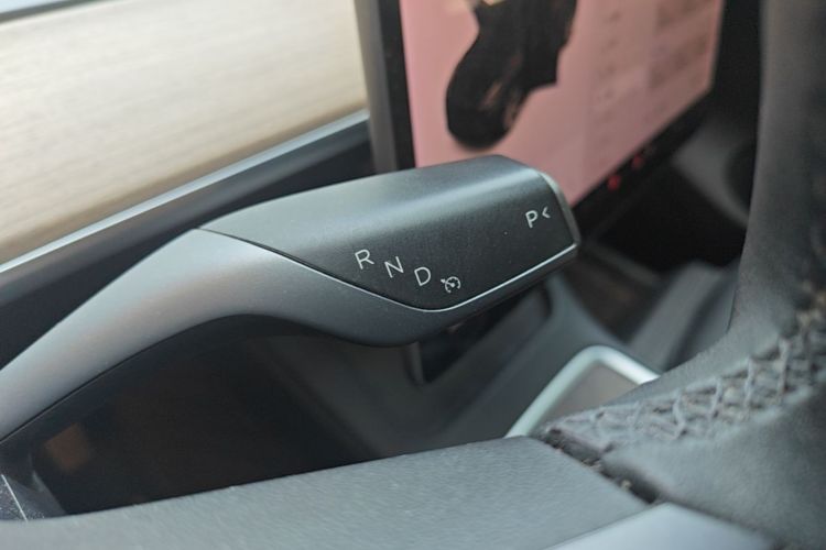 Tesla Model Y 2021 car image #14