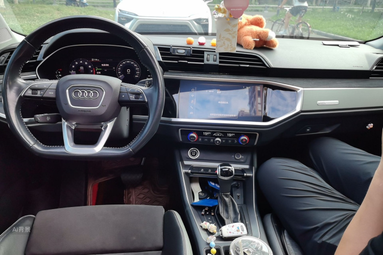 Audi Q3 2021 car image #11