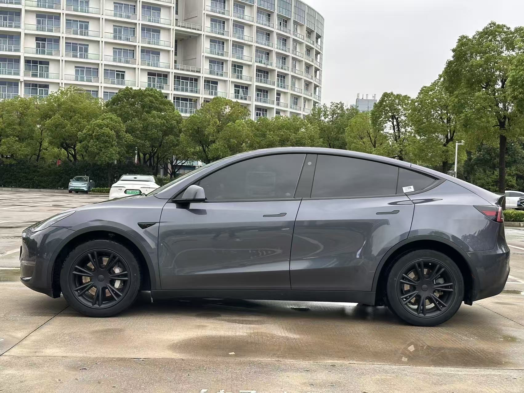 Tesla Model Y 2023 car image #3