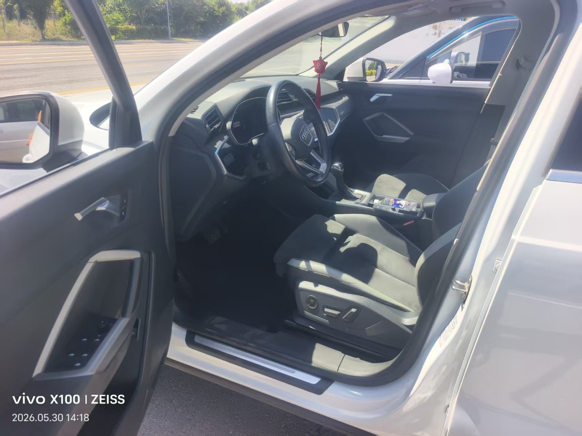 Audi Q3 2022 car image #6