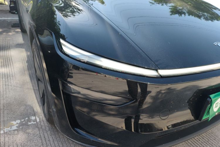 Tesla Model Y 2025 #8 Tesla Model Y 2025 car image #8