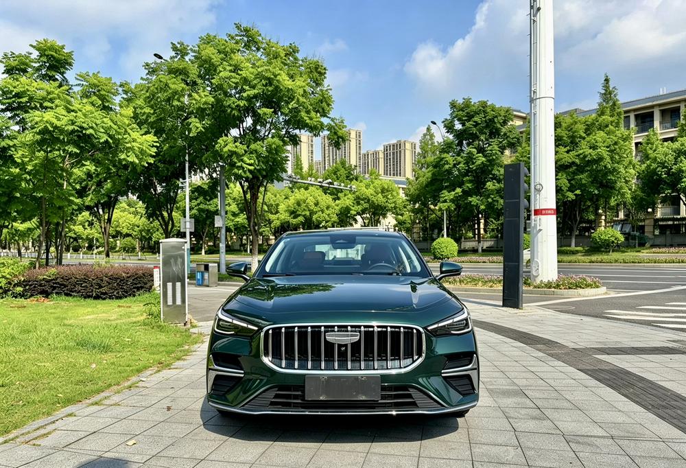 GEELY Emgrand 2025 car image #2