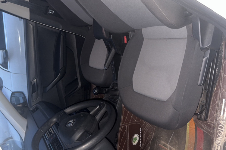 Skoda Rapid 2018 #16 Skoda Rapid 2018 image de voiture #16