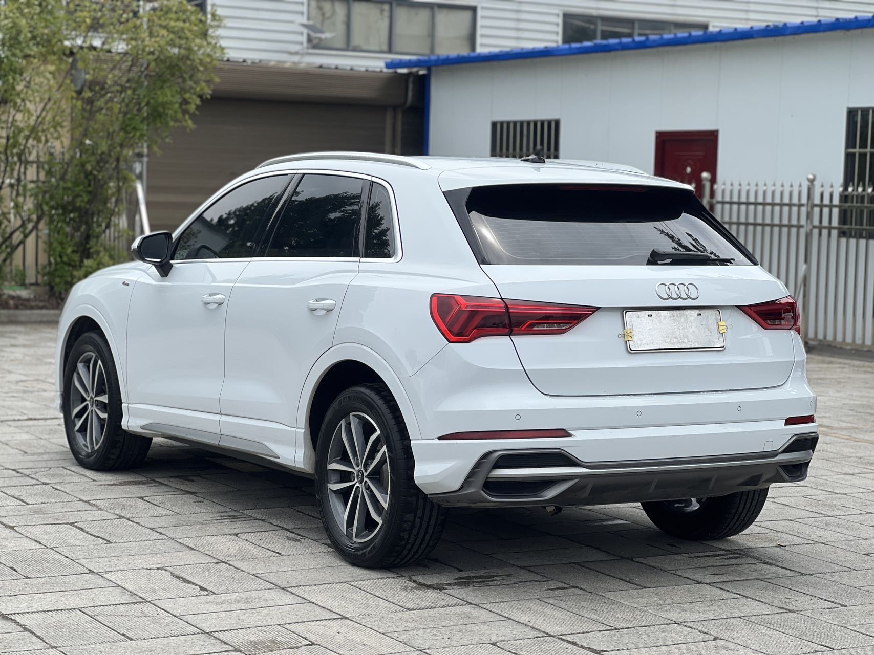 Audi Q3 2021 car image #9