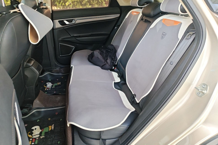 GEELY Emgrand GS 2016 car image #17