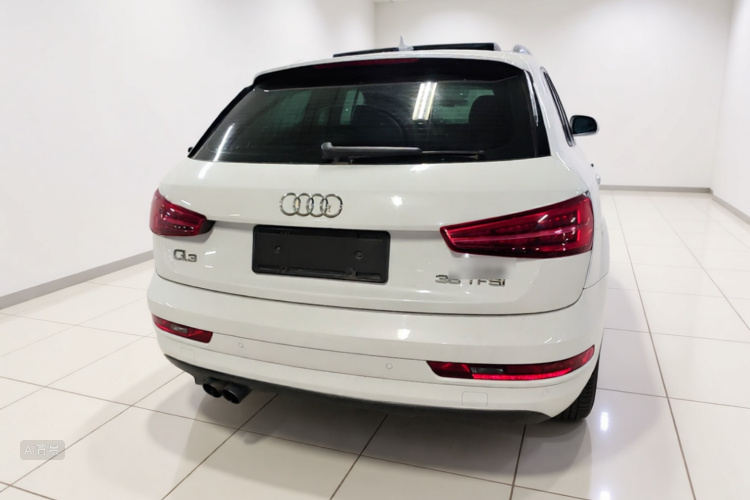 Audi Q3 2018 car image #6
