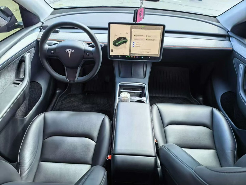 Tesla Model Y 2024 car image #2