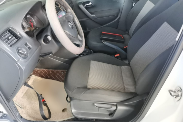 Volkswagen Polo 2017 car image #15