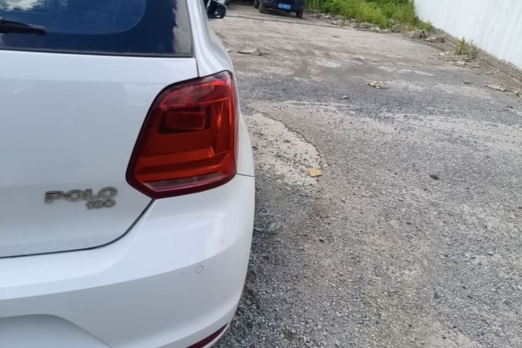 Volkswagen Polo 2016 car image #8