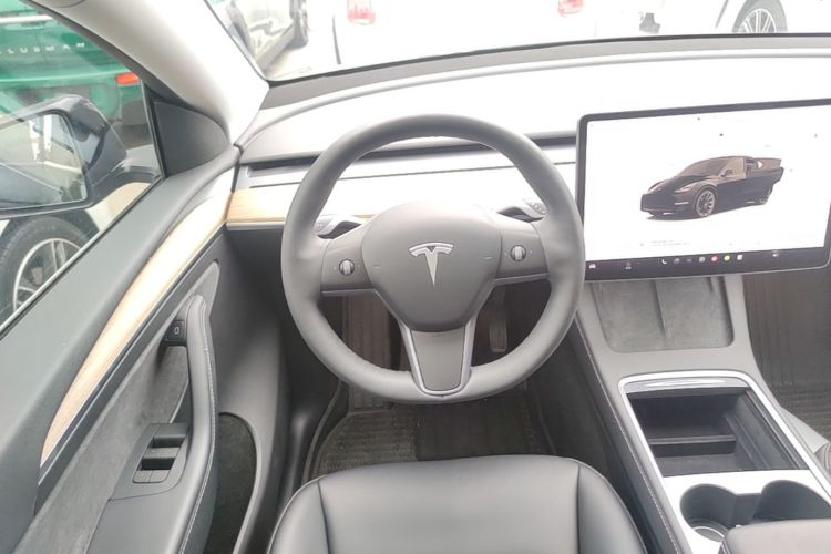 Tesla Model Y 2023 #11 Tesla Model Y 2023 car image #11