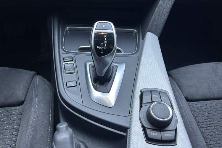 BMW 3 Series 2018 #19 BMW 3 Series 2018 car image #19