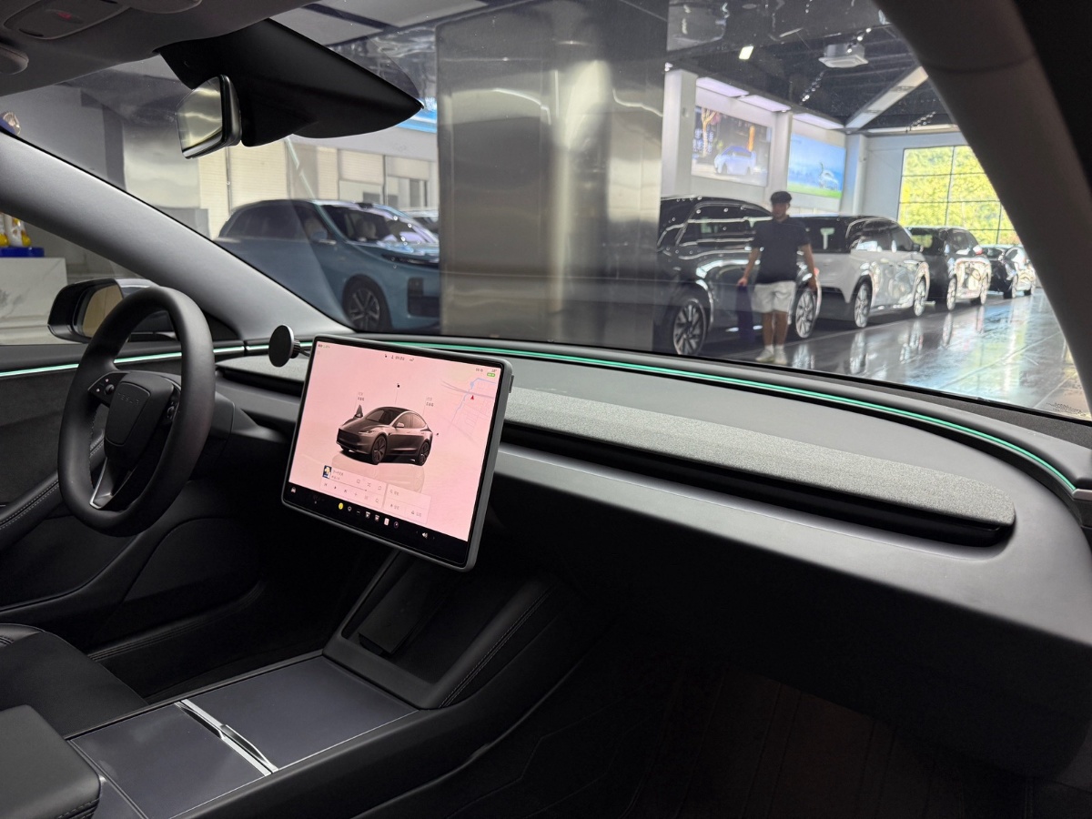 Tesla Model 3 2024 car image #4