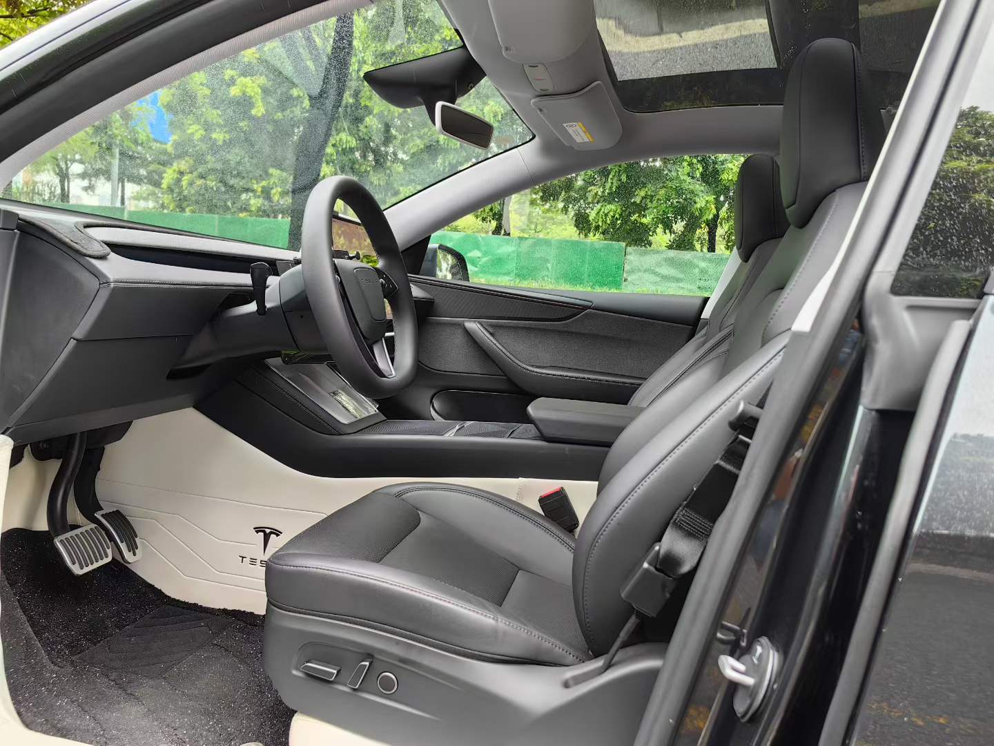 Tesla Model Y 2026 #8 Tesla Model Y 2026 car image #8