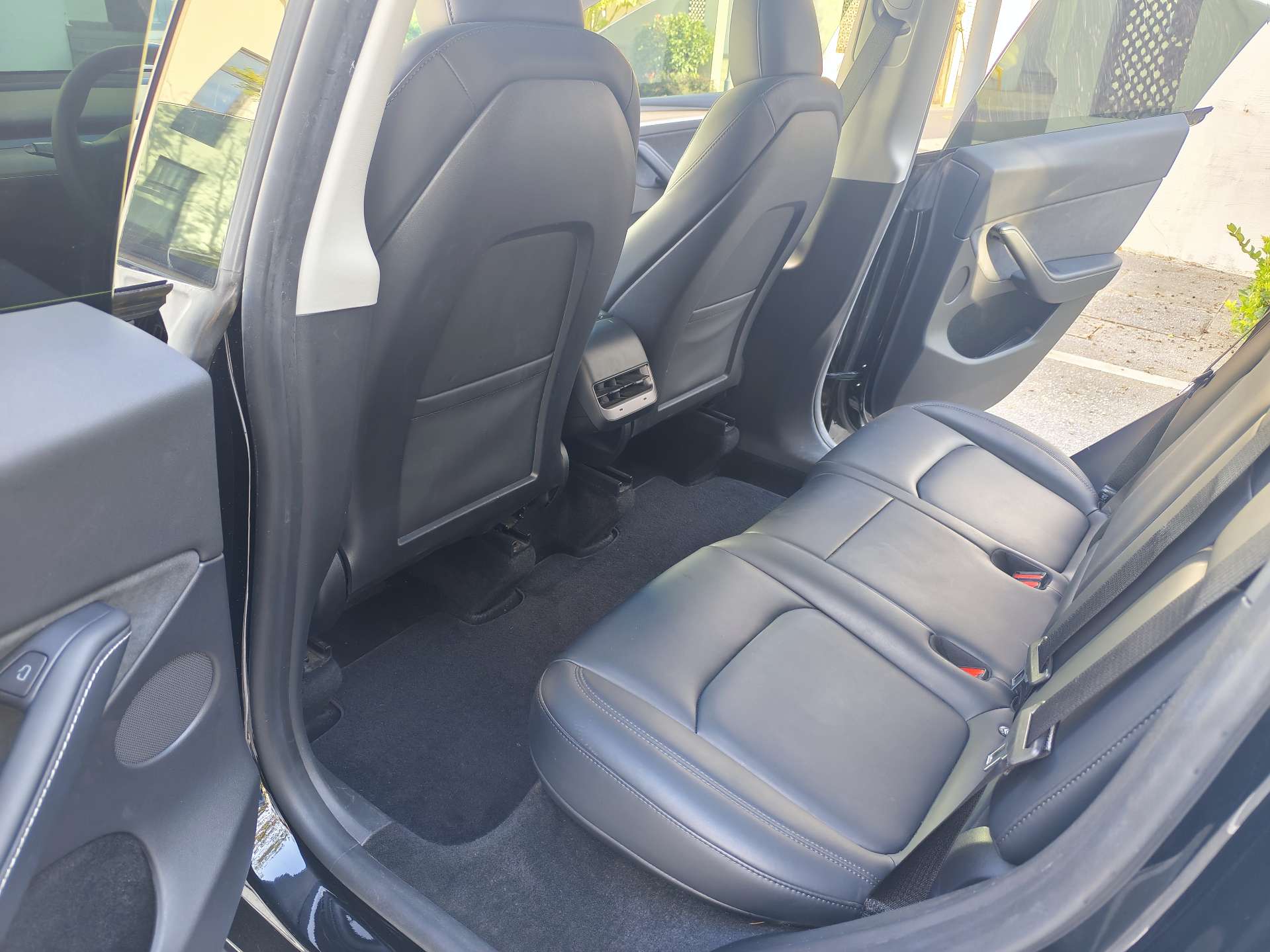 Tesla Model Y 2023 imagem de carro #5