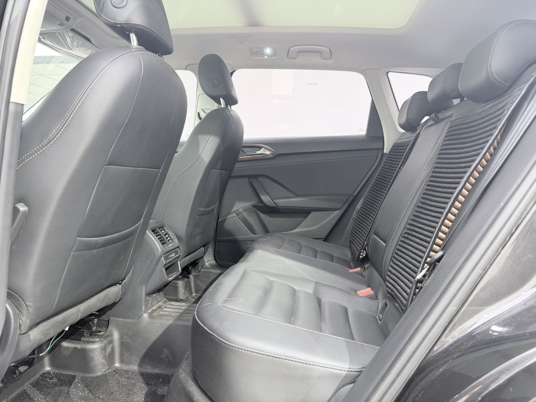 Volkswagen Tharu 2023 imagen de coche #12