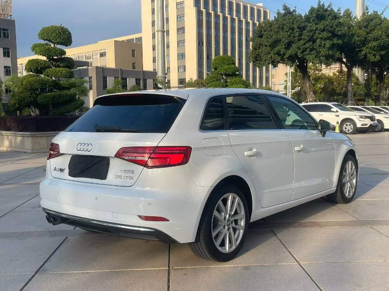 Audi A3 2019 car image #9