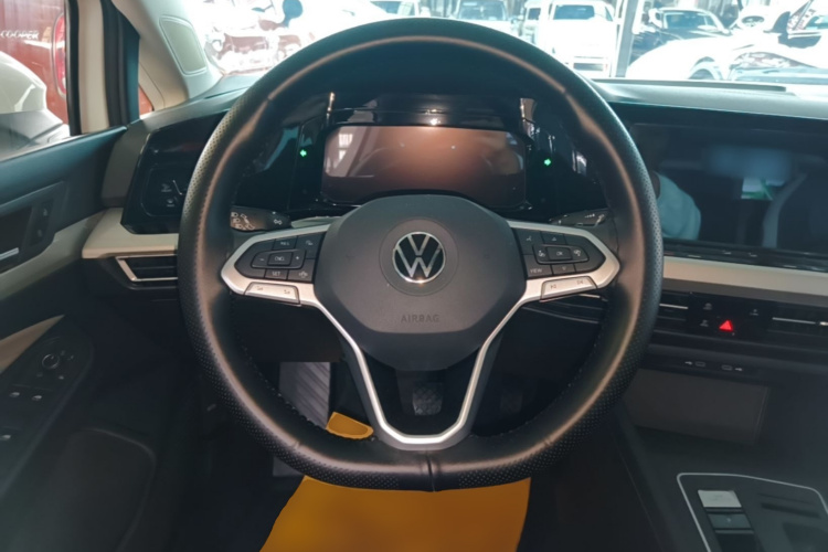 Volkswagen Golf 2025 car image #11