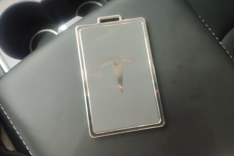 Tesla Model Y 2024 immagine di auto #9