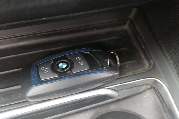 BMW 3 Series 2018 #9 BMW 3 Series 2018 car image #9