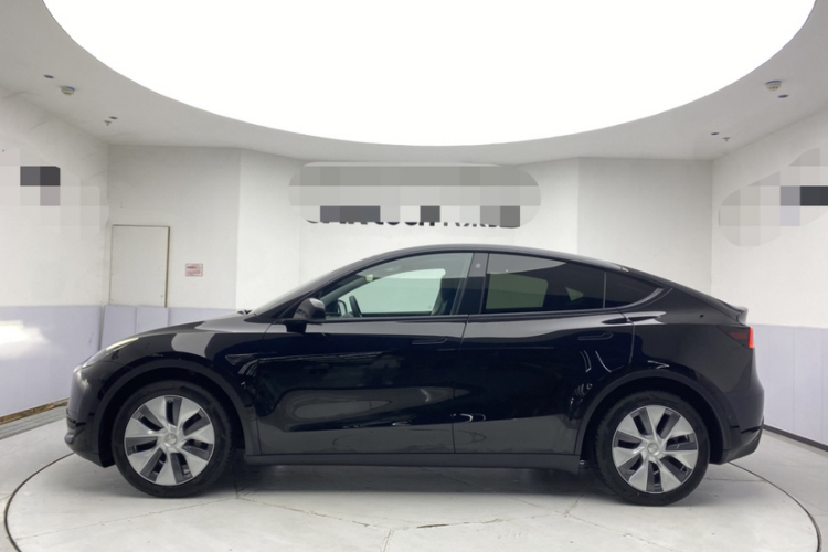 Tesla Model Y 2022 car image #4