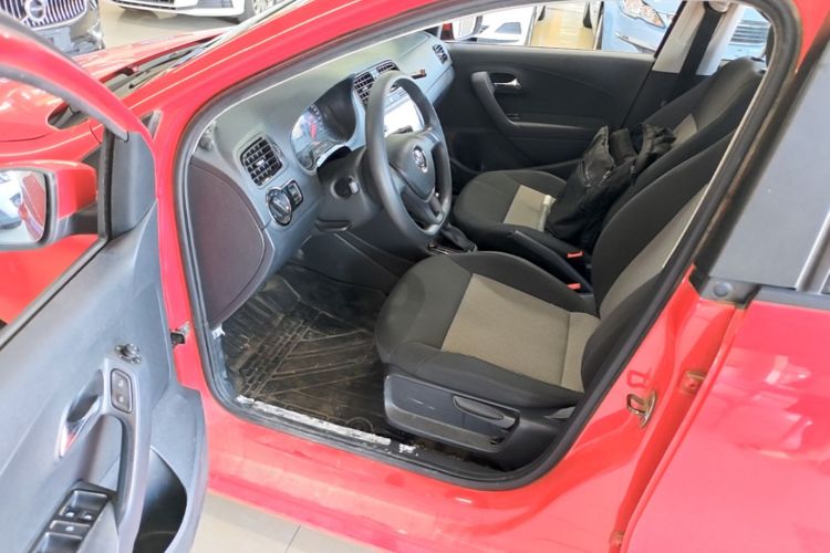 Volkswagen Polo 2017 car image #16