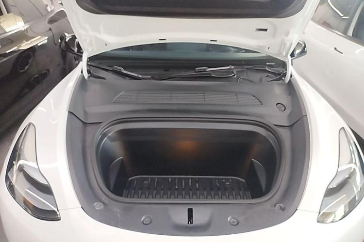 Tesla Model Y 2024 #20 Tesla Model Y 2024 car image #20