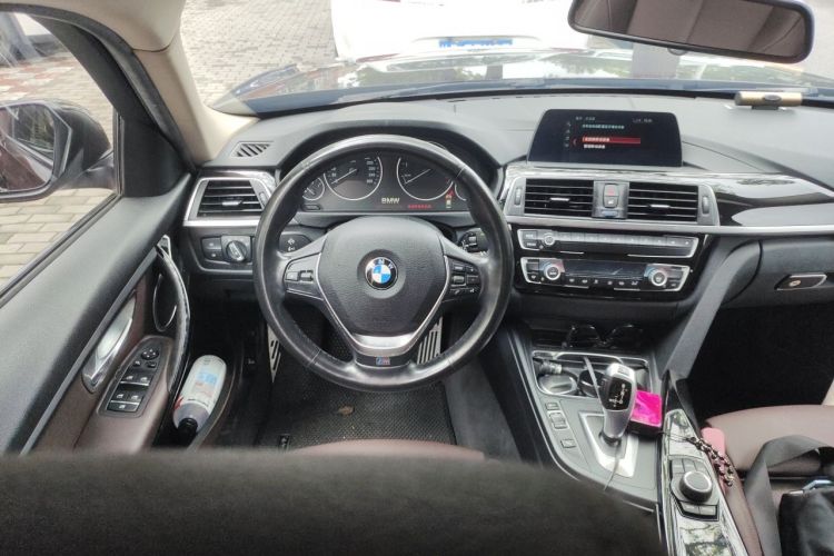 BMW 3 Series 2018 car image #11