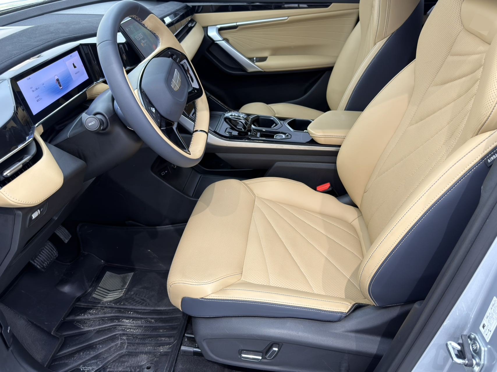 GEELY Boyue L 2023 car image #10