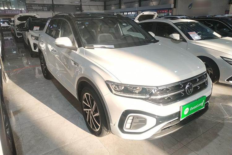 Volkswagen T-Roc 2023 car image #6
